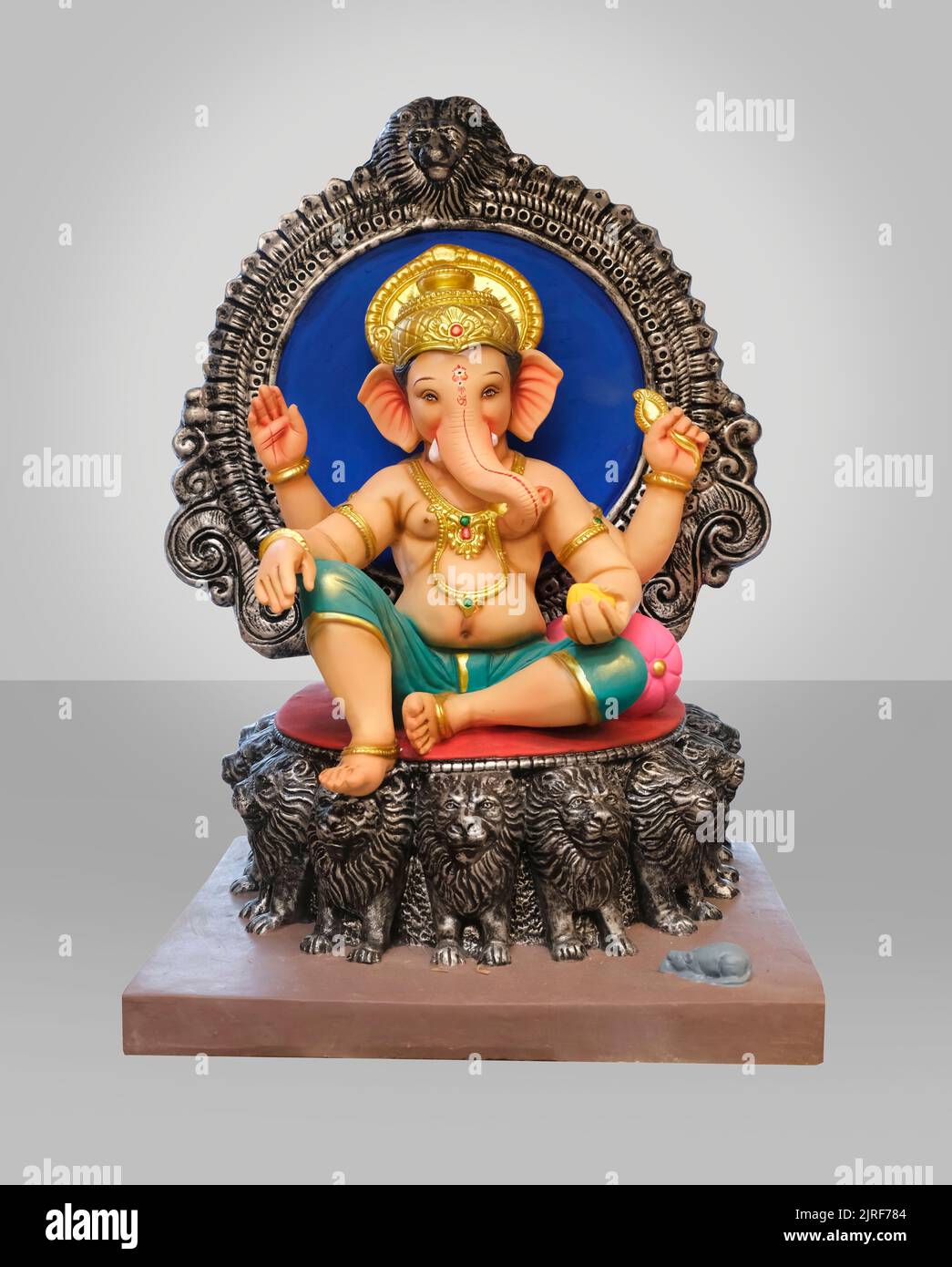 Dio indù Ganesha su sfondo grigio chiaro, Ganesha Idol. Ganesh festival. Foto Stock