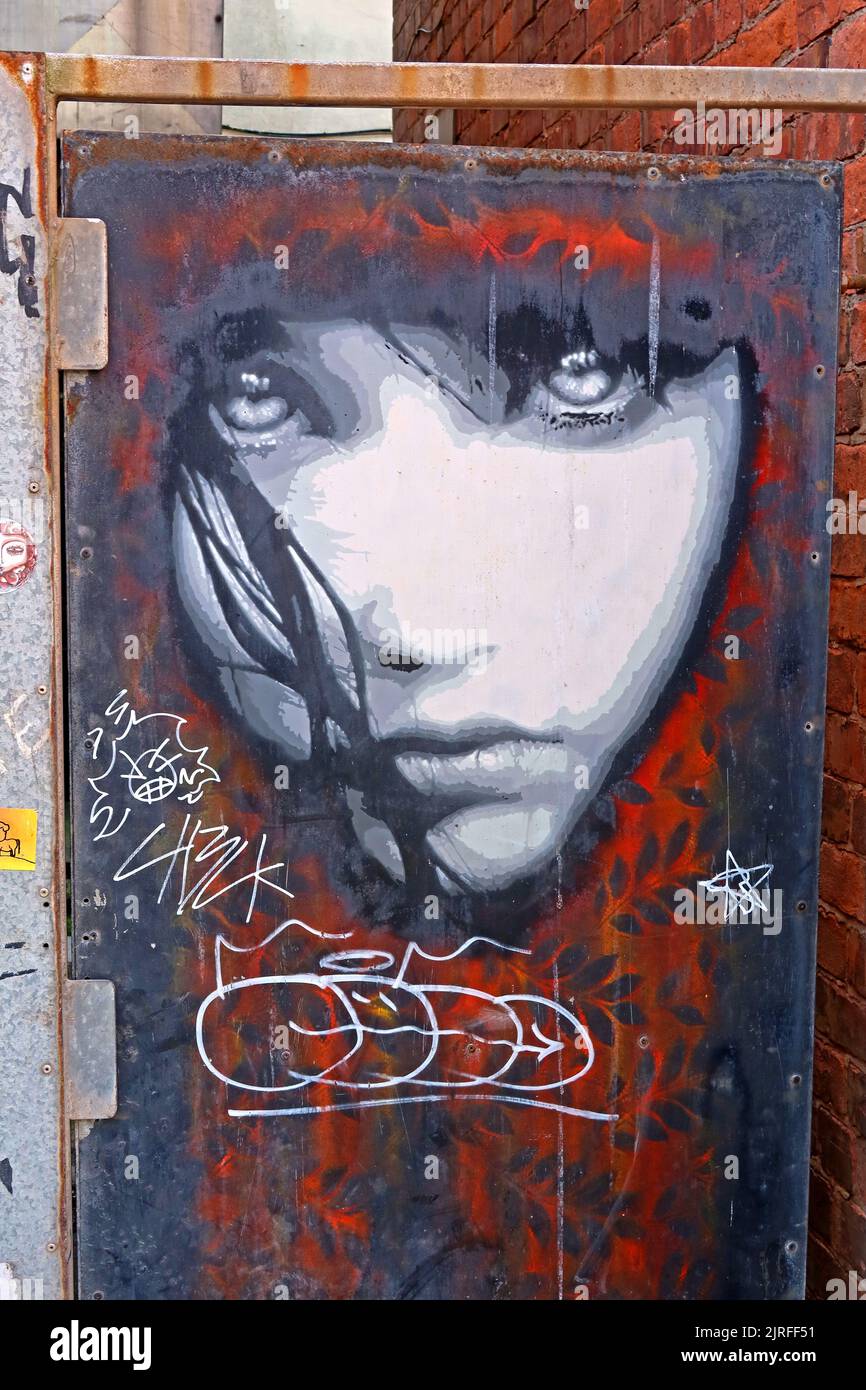 Ragazza nella porta - la vecchia fabbrica di roccia, Deansgate, Blackpool , Lancs, Inghilterra, FY1 1BN Foto Stock