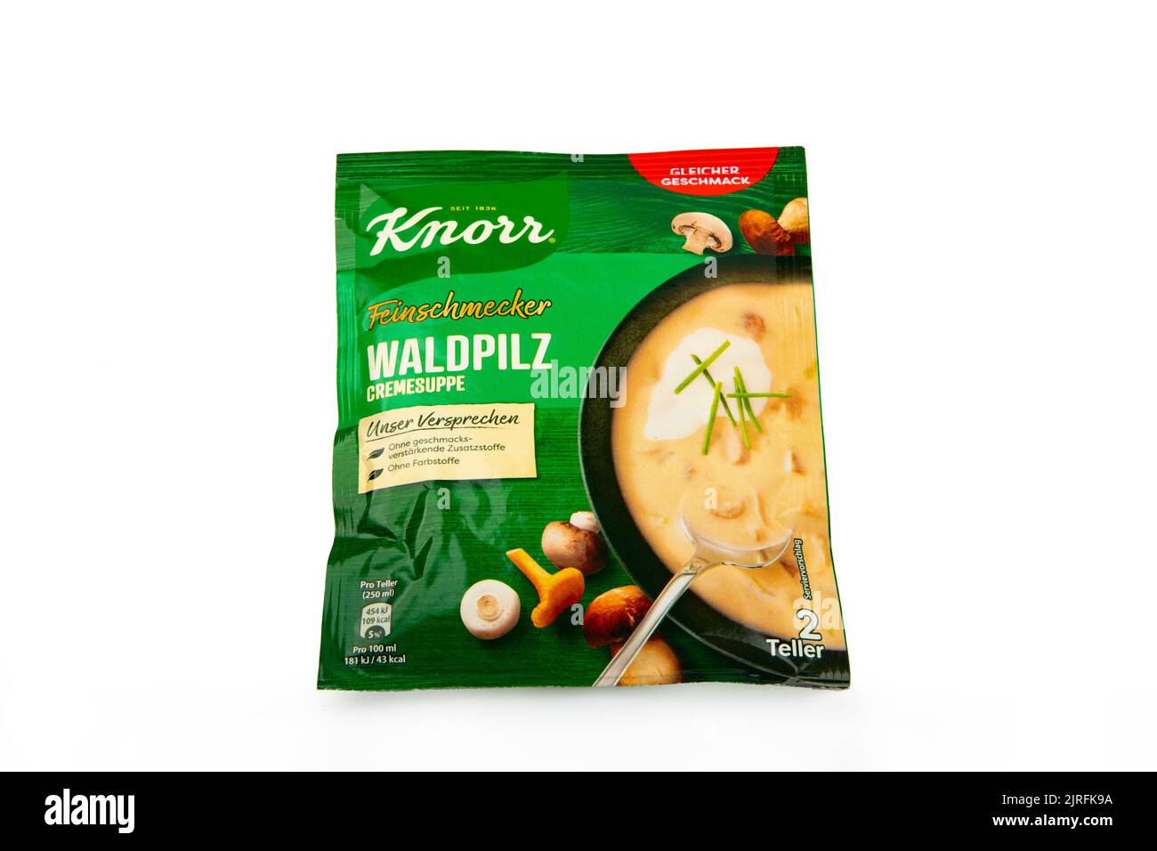 WETZLAR, GERMANIA 2022-07-25: Zuppa DI funghi KNORR. KNORR è un marchio tedesco con vari tipi di zuppe istantanee. Foto Stock