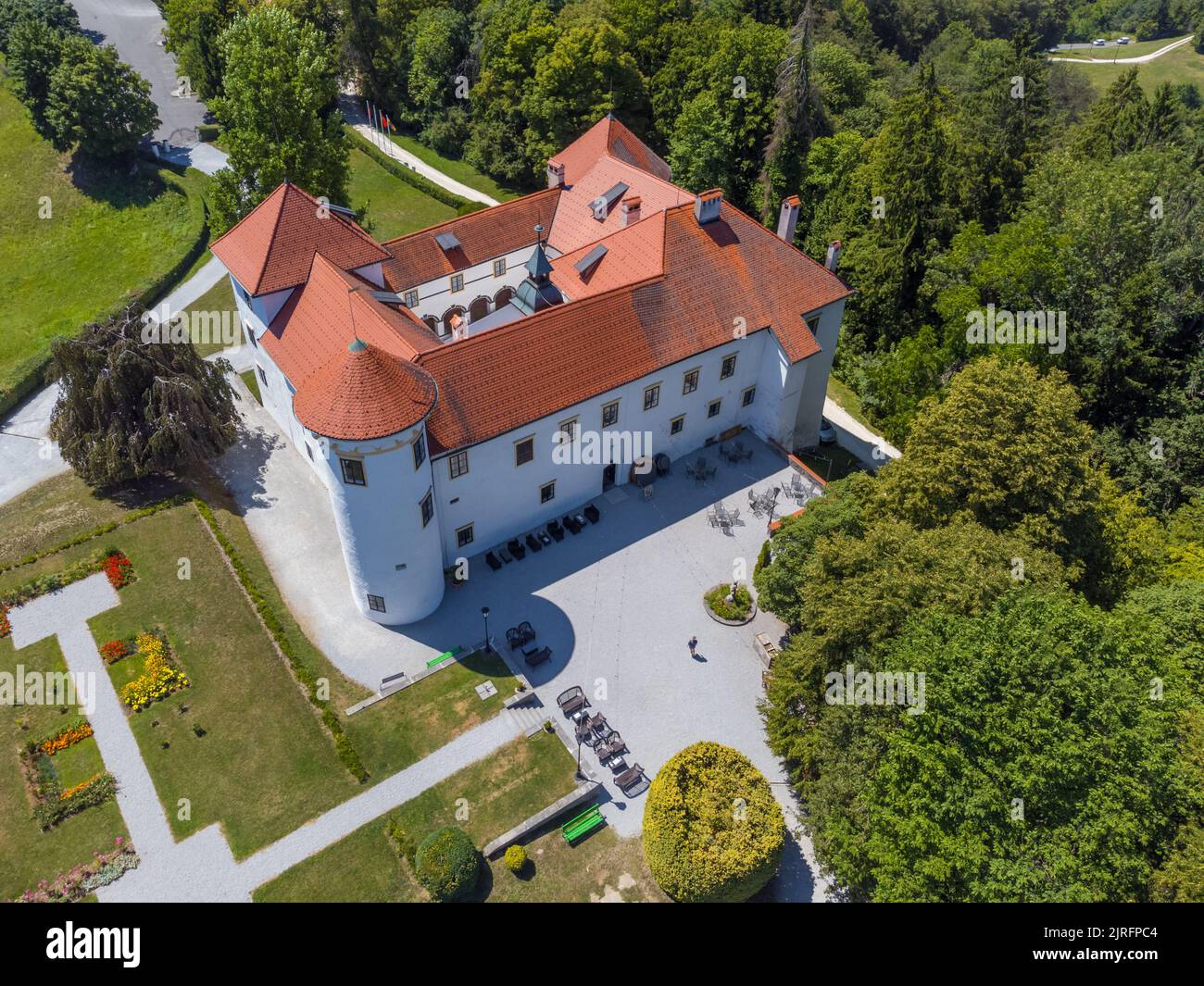 Bella vista aerea del castello di Bogensperk, Litija, Slovenia. Foto Stock