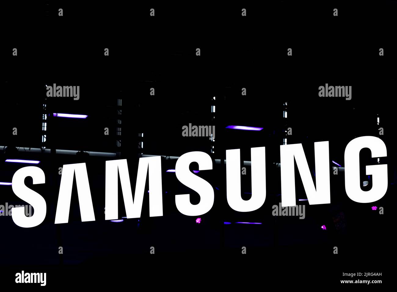 Colonia, Germania. 24th ago, 2022. Il logo Samsung a Gamescom. Dopo due edizioni senza pubblico, la fiera di videogiochi Gamescom di Colonia è ricominciata con i visitatori. Credit: Rolf Vennenbernd/dpa/Alamy Live News Foto Stock