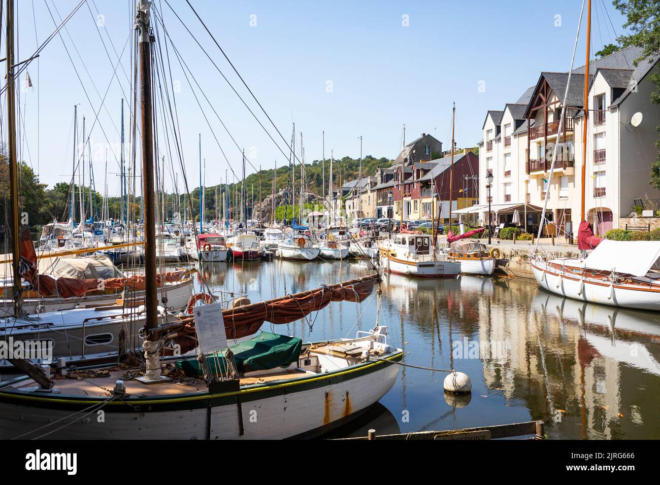 Marina di la Roche Bernard, barche a vela e yacht, Bretagna Francia Foto Stock