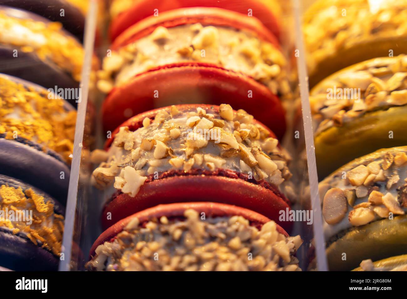 torte con gelato al banco del negozio. dessert per caffè e tè Foto Stock