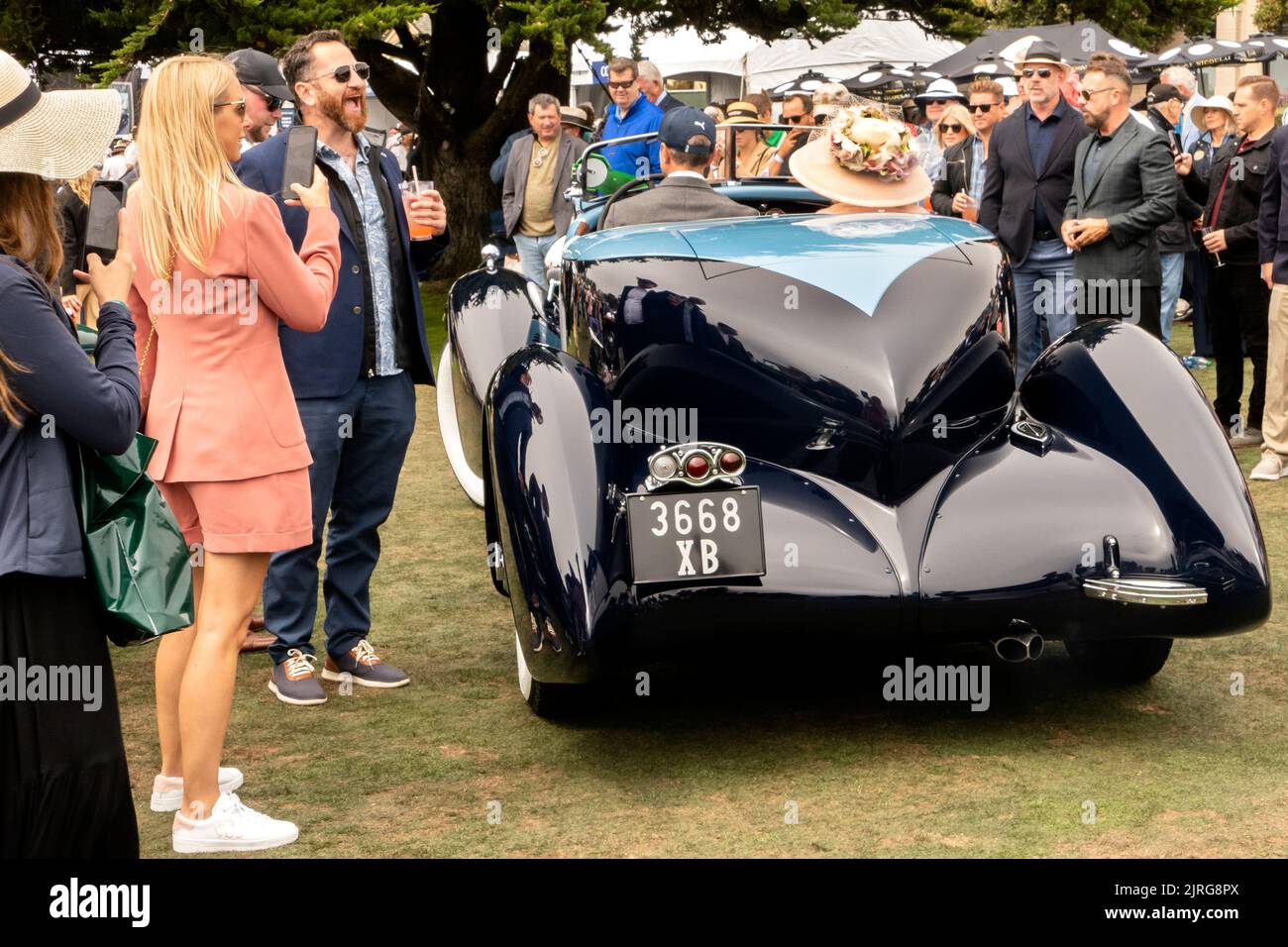 Il meglio della Mostra nel 71st Pebble Beach Concours d' Elegance 2022 1932 Duesenberh J Figoni Sports Torpedo. Foto Stock