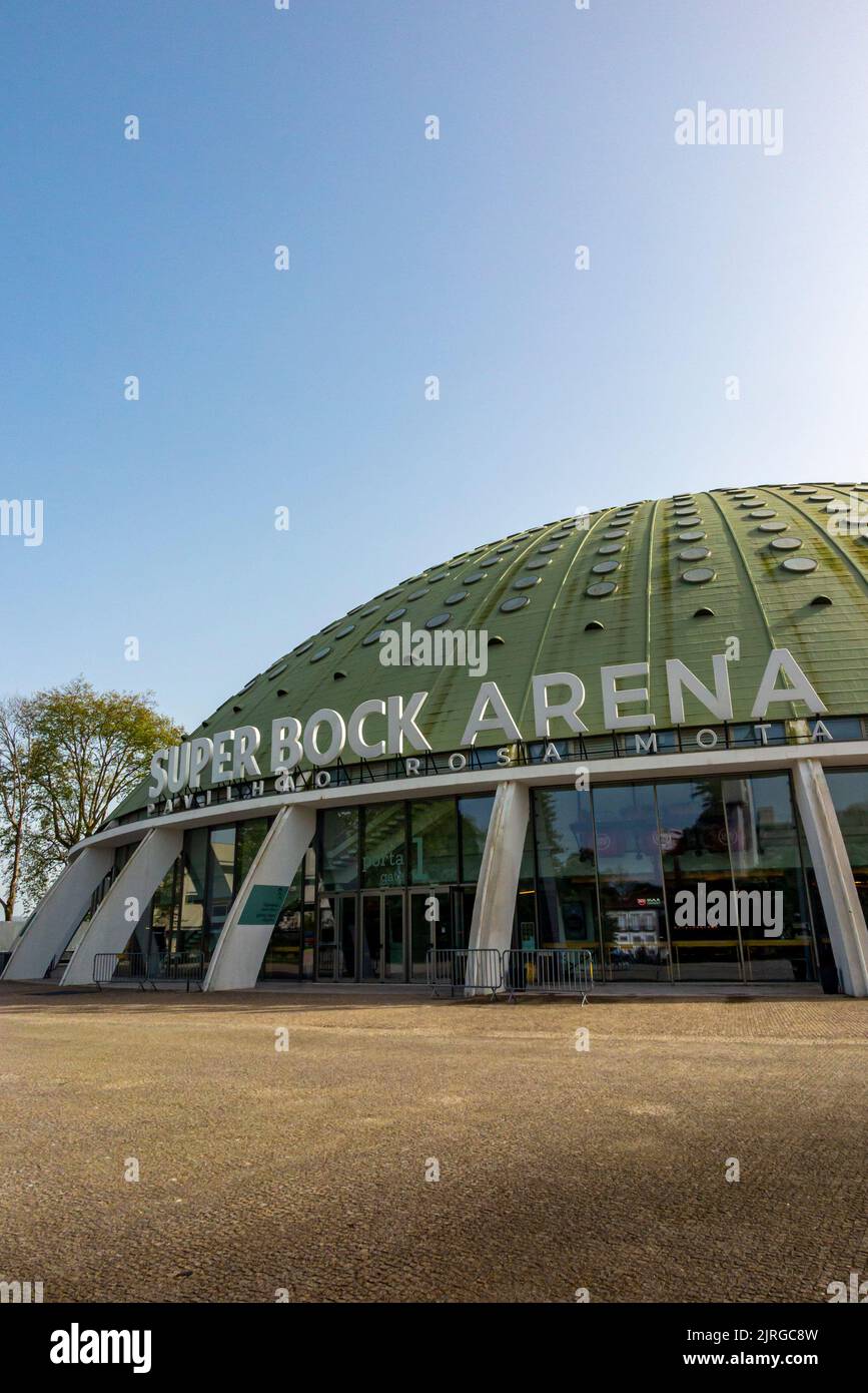 La Super Bock Arena o Pavilhão Rosa Mota un'arena culturale e sportiva a Porto, Portogallo, costruita originariamente nel 1954 e restaurata nel 2019. Foto Stock