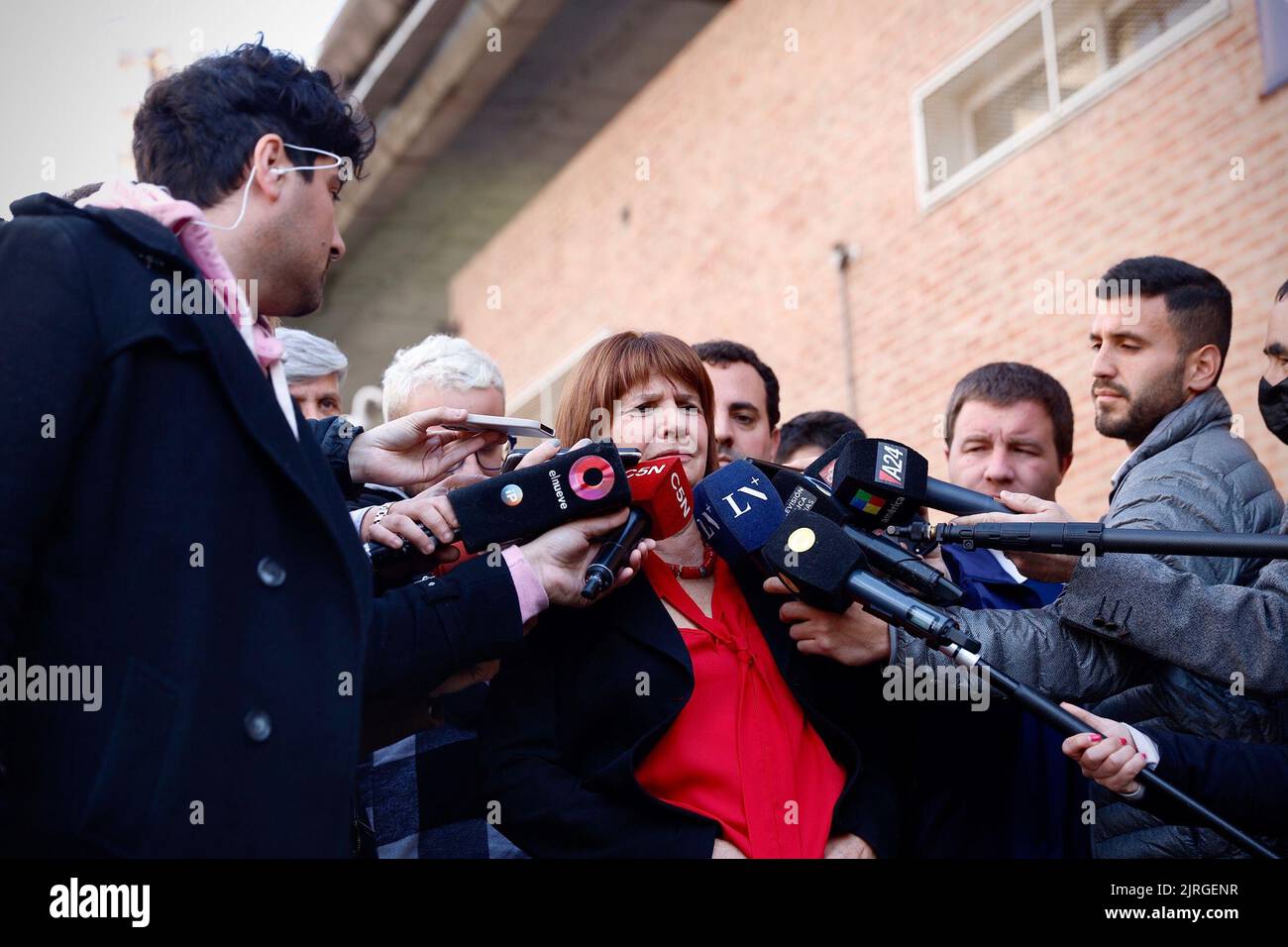 Buenos Aires, 24th agosto 2022. Nuovo incontro del Consiglio Nazionale di Juntos por el Cambio presso la sede dell'Unione Gastronomia. Patricia Bullrich, presidente del PRO, rispondendo alle domande dei media. (Credit: Esteban Osorio/Alamy Live News) Foto Stock