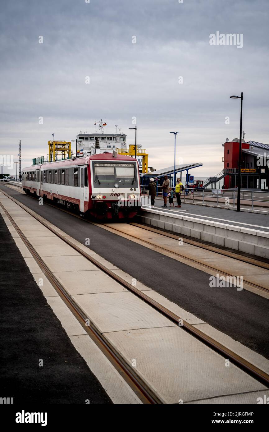 Una foto verticale di una stazione ferroviaria al Haven a Dagebuell, Schleswig Holstein Foto Stock