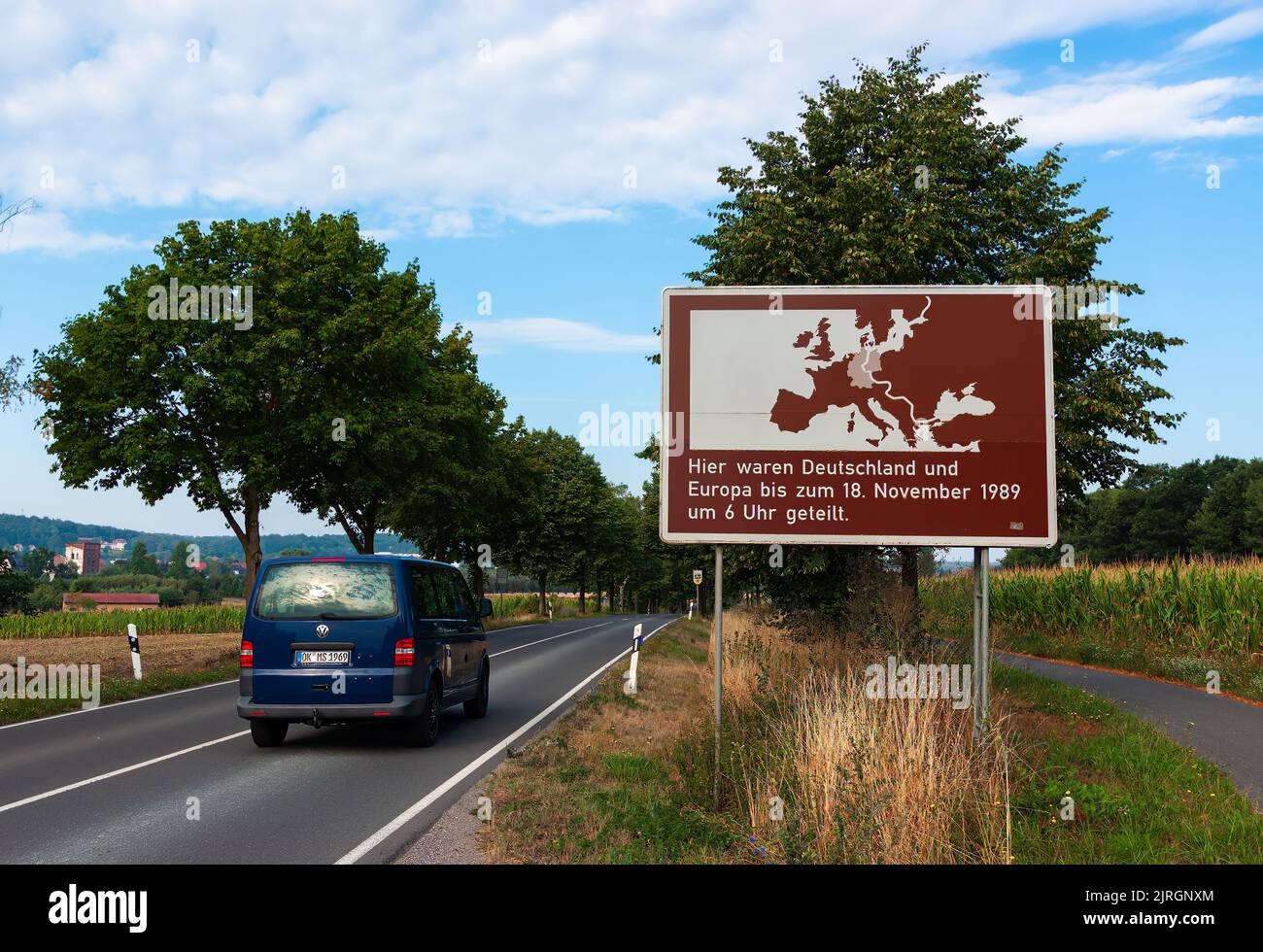 Weferlingen, Germania - 14 agosto 2022: Ex punto di demarcazione tra la Germania orientale comunista e la Germania occidentale Foto Stock