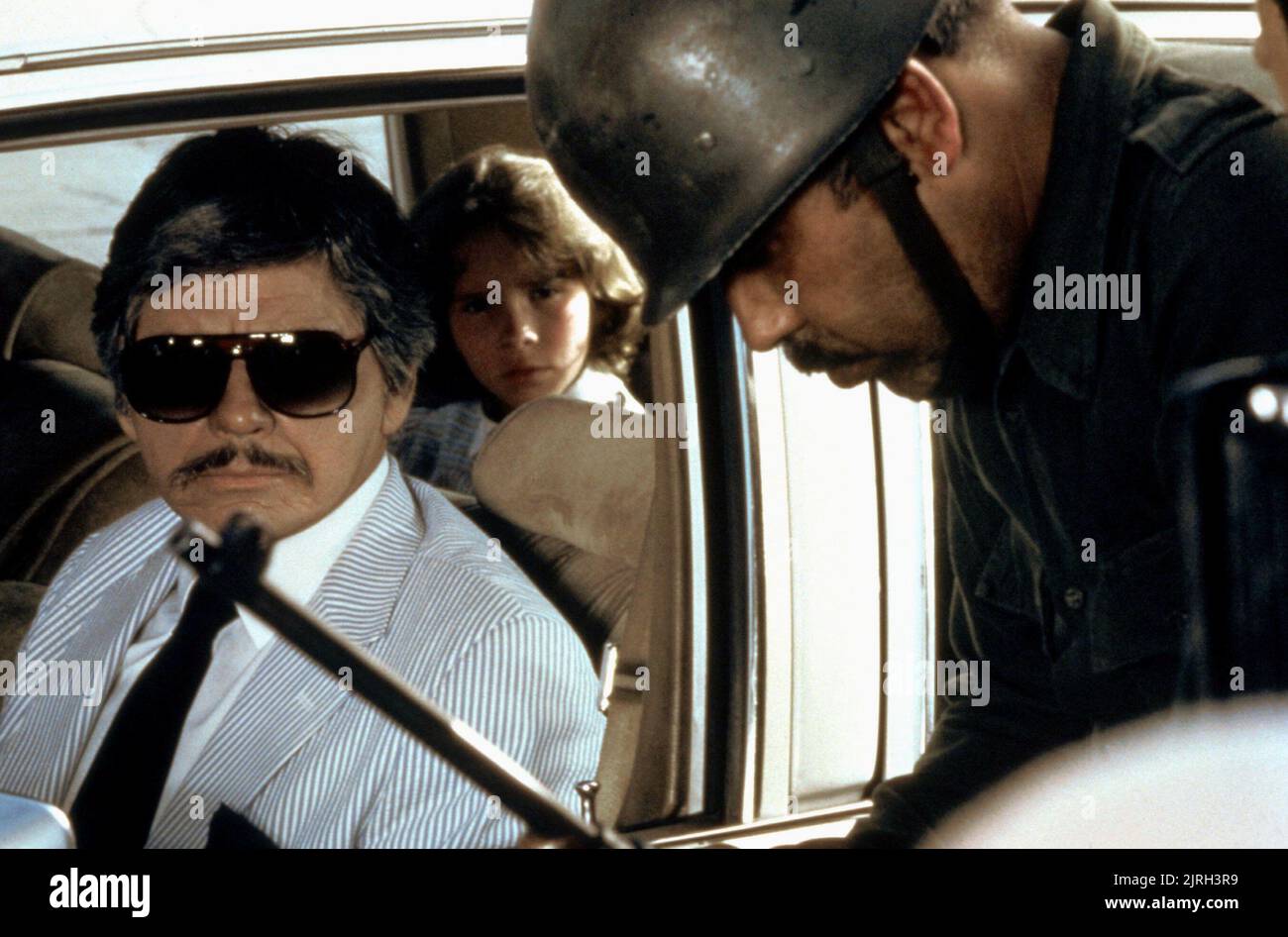 Charles Bronson Film: Il male che gli uomini fanno (1984) personaggi: Holland / Bart Smith regista: J. Lee Thompson 15 marzo 1984 **AVVERTENZA** questa fotografia è solo per uso editoriale ed è copyright di COLU e/o del fotografo assegnato dalla Film o dalla Production Company e può essere riprodotta solo da pubblicazioni in concomitanza con la promozione del film di cui sopra. È richiesto un credito obbligatorio a COLU. Il fotografo deve essere accreditato anche quando è noto. Nessun uso commerciale può essere concesso senza autorizzazione scritta da parte della Film Company. Foto Stock