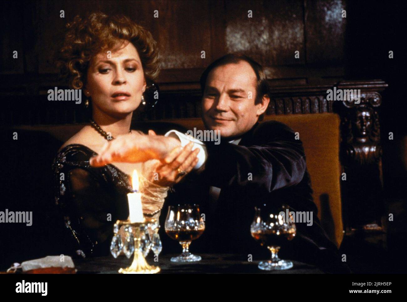 FAYE DUNAWAY, Klaus Maria BRANDAUER, bruciando segreto, 1988 Foto Stock