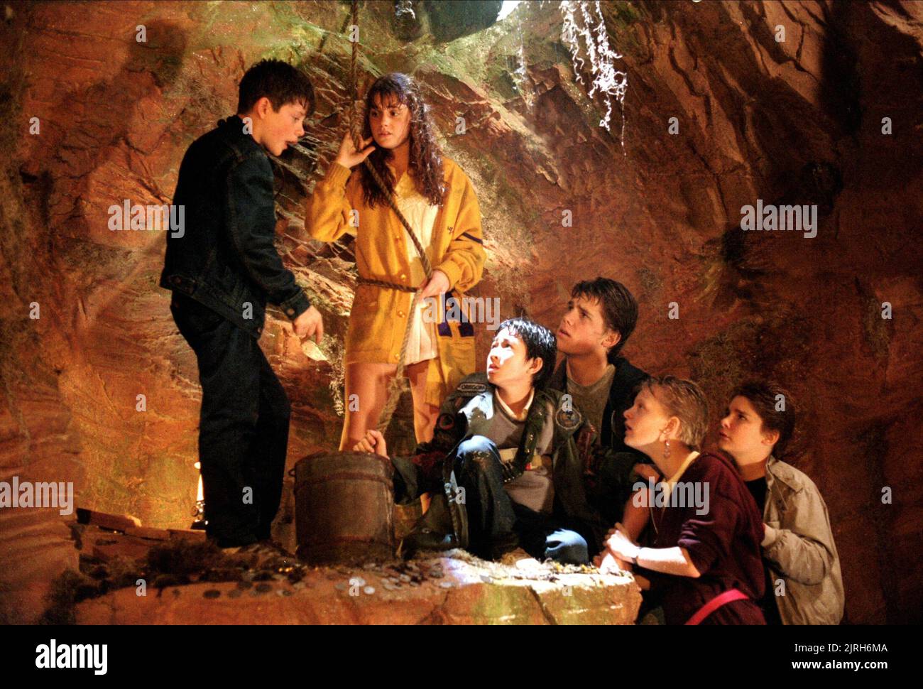 SEAN ASTIN, erri verde, Jonathan KE QUAN, Josh Brolin, MARTHA PLIMPTON, COREY FELDMAN, IL GOONIES, 1985 Foto Stock