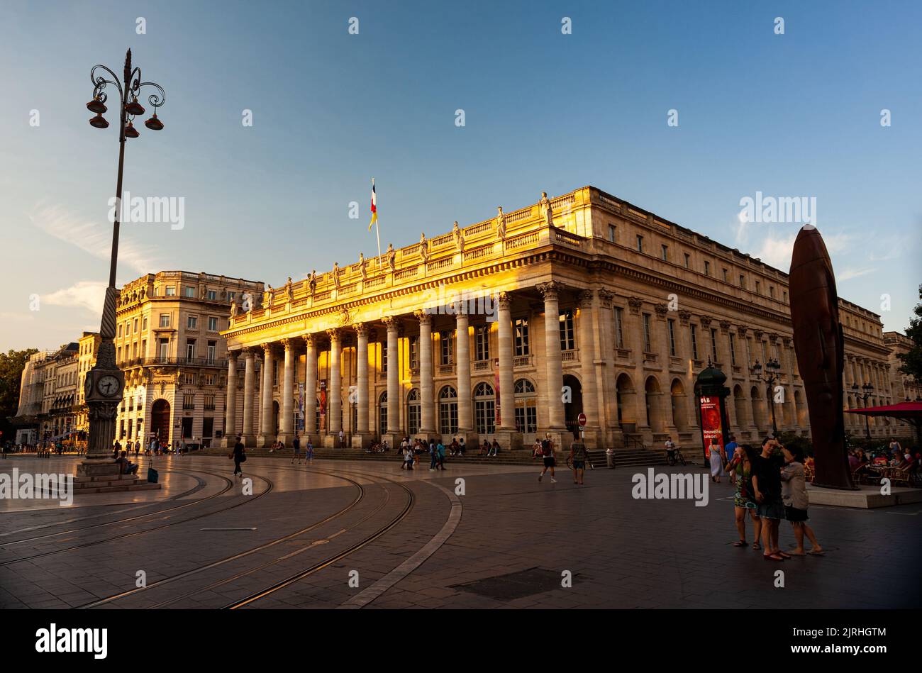 Bordeaux, Francia - Luglio, 17: Vista della Place de la Comedie al tramonto il 17 luglio 2022 Foto Stock