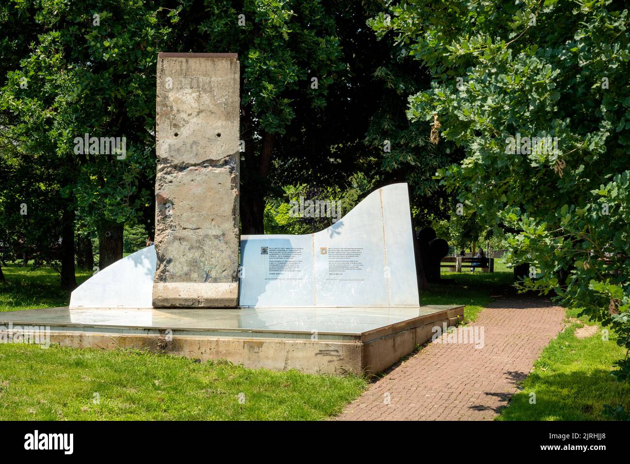 Pezzo del muro di Berlino monumento al Palazzo Nazionale della Cultura di Sofia, Bulgaria, Europa Orientale, Balcani, UE Foto Stock