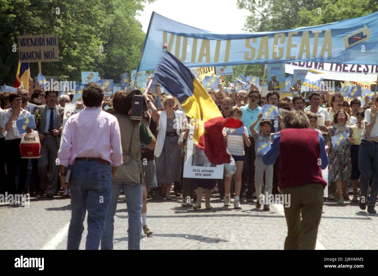 Bucarest, Romania, maggio 1990. Raduno politico organizzato dal Partito Nazionale Liberale (PNL) giorni prima delle prime elezioni democratiche organizzate dopo la caduta del comunismo. Foto Stock