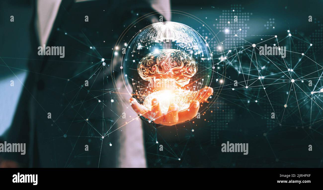 Scienza astratta. Rete e innovazione. Uomo d'affari che tiene il cervello in cerchio comunicazione globale di connessione di rete e scambi di dati in tutto il mondo Foto Stock