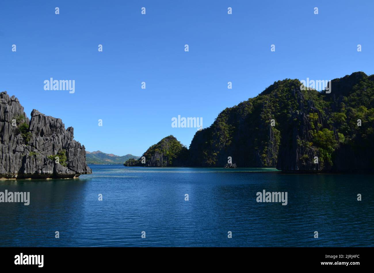 Gite nell'oceano e paesaggi mentre l'isola si trova nelle Filippine Foto Stock