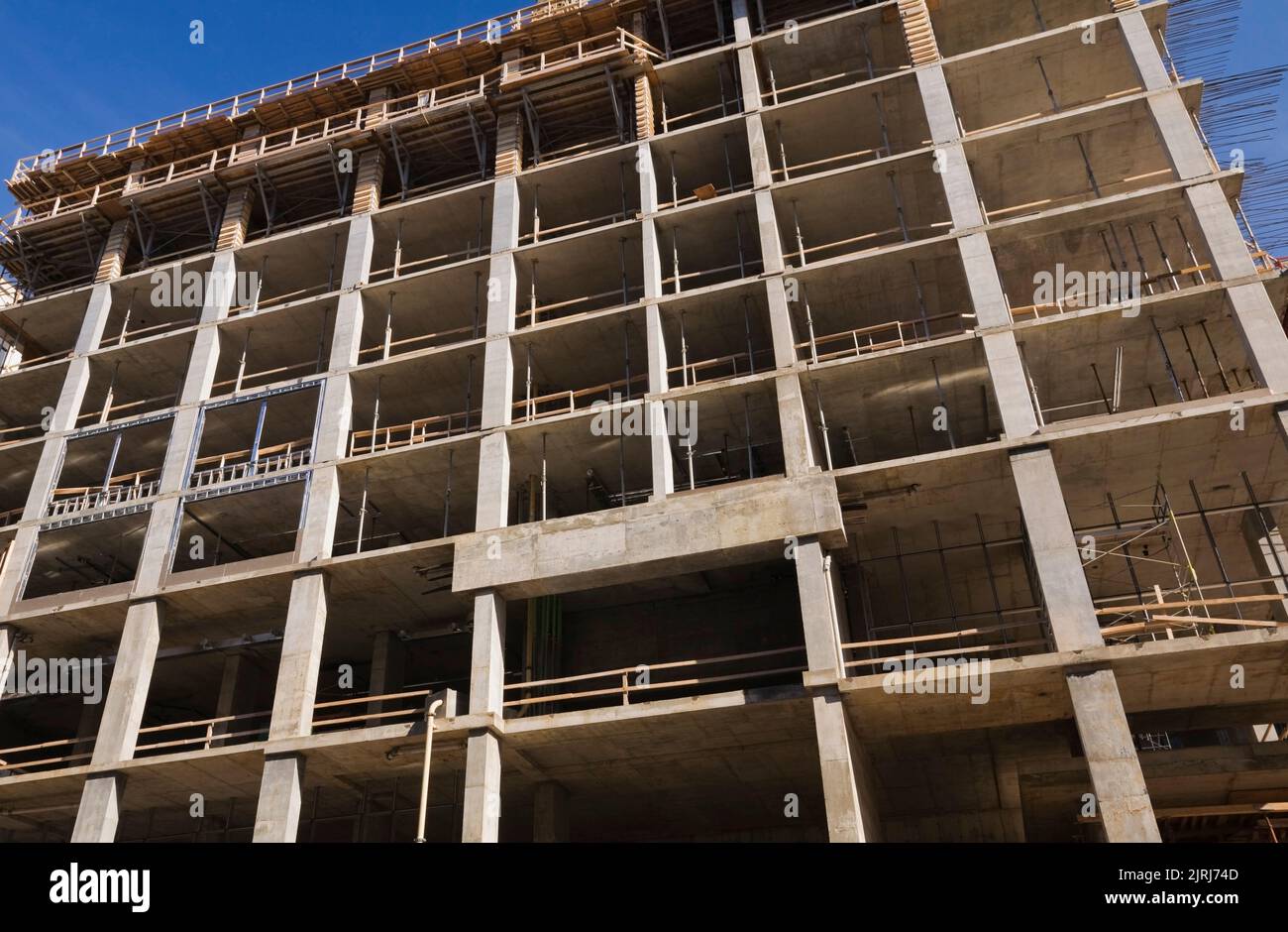 Costruzione di un nuovo condominio di uffici multipiano. Foto Stock