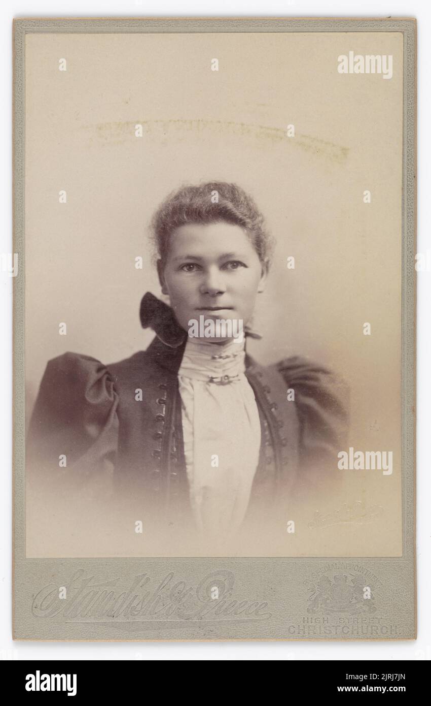 Donna, 1886-1900, Christchurch, di Standish & Preece. Dono di un donatore ignoto, 2012. Foto Stock