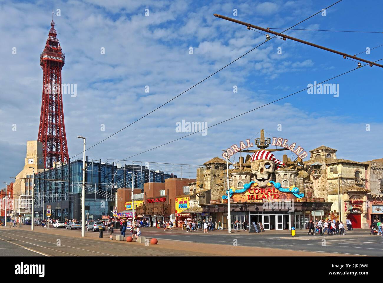 The Blackpool Tower, famosa icona, sul lungomare, Blackpool North West resort, Lancashire, Inghilterra, Regno Unito, FY1 4BJ Foto Stock