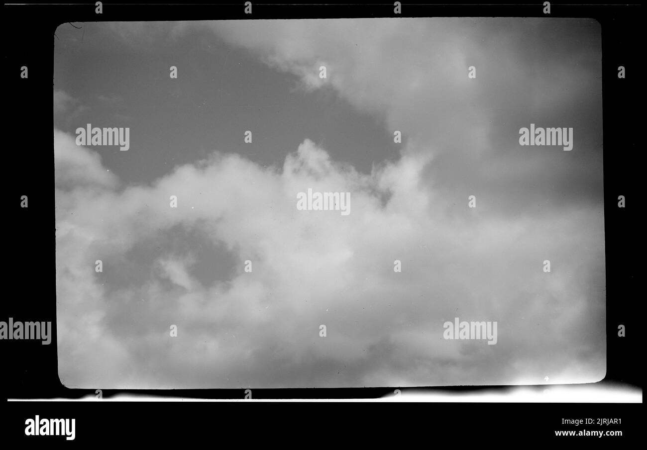 Nuvole nel cielo, Wellington, gennaio 1953, Wellington, di J.W. Chapman-Taylor. Foto Stock