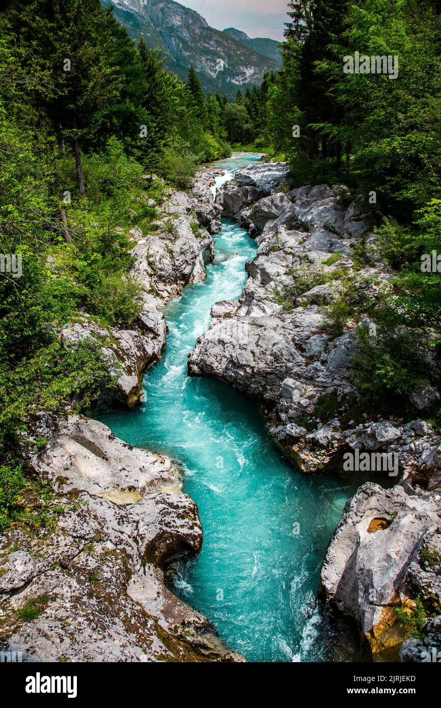Emerald Soca River in Soca Valley, Slovenia, Europa. Foto Stock