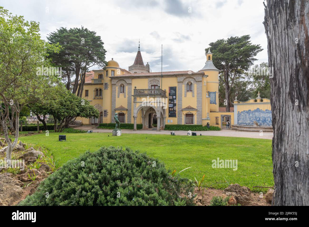 Le strutture del Museo del Palazzo Condes de Castro Guimaraes a Cascais, Portogallo. Foto Stock