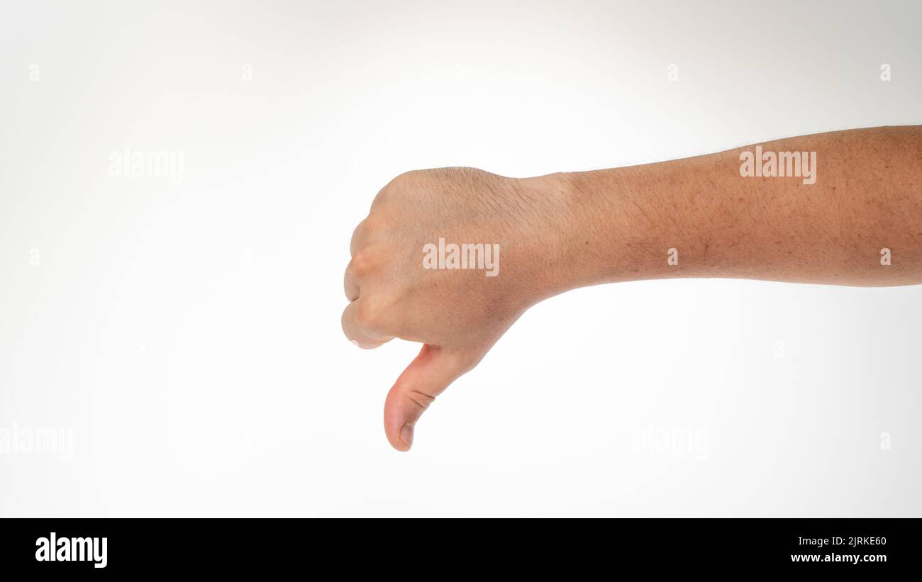 Il gesto verso il basso degli uomini non piace Foto Stock