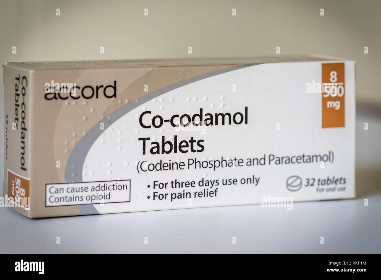 QUESTA È Una FOTO DI SCORTA Una scatola di compresse di Co-codamolo contenente 8 mg di Codeina e 500 mg di Paracetamol, Regno Unito Foto Stock