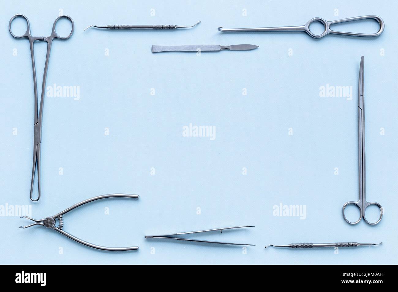 Strumenti dentali o chirurgici. Apparecchiature medicali in acciaio Foto Stock