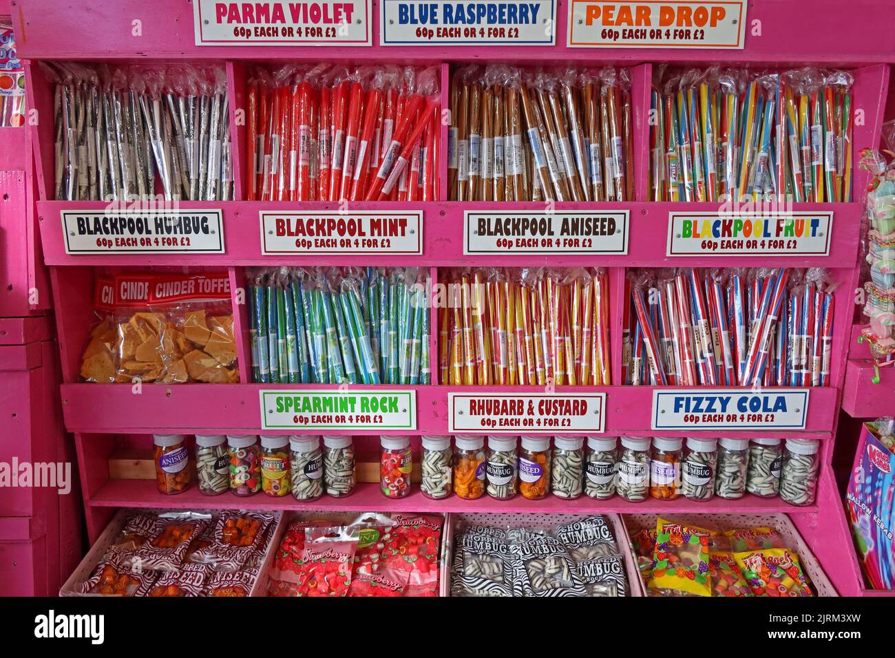 Blackpool Rock, menta, Peardrop, anice, frutta, Fizzy Cola, Lancashire, Inghilterra, Regno Unito, FY1 Foto Stock