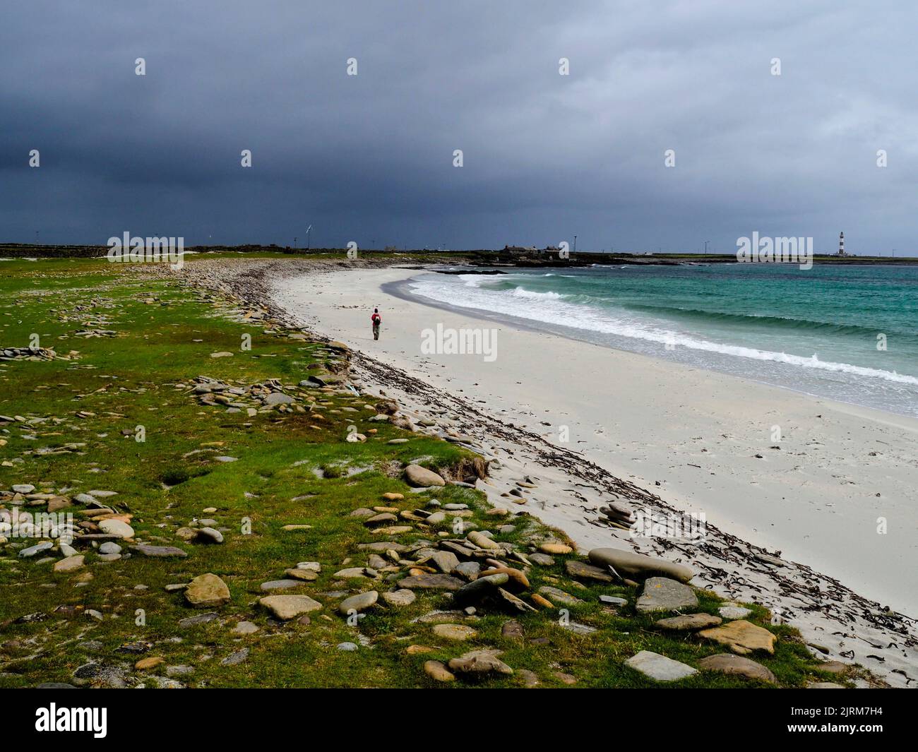 Spiaggia sulla costa orientale di Ronaldsay Nord Foto Stock