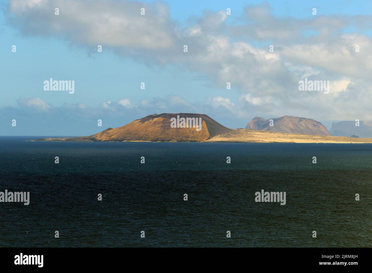 Vista dell'isola la Graciosa da Lanzarote Foto Stock