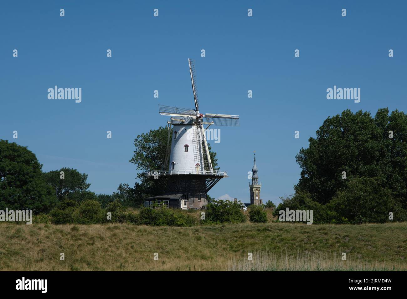 Mulino a vento la mucca (de koe) nella piccola città di Veere a Walcheren nei Paesi Bassi Foto Stock