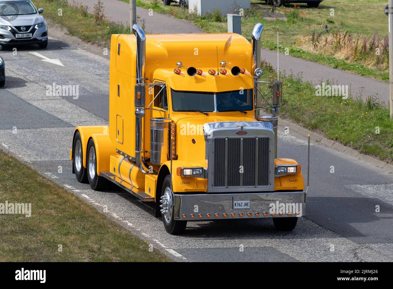 Peterbilt 379 In Scala 1:32 Con Scarico Laterale – Camion Lungo Diecast Blu E Giallo, New Ray