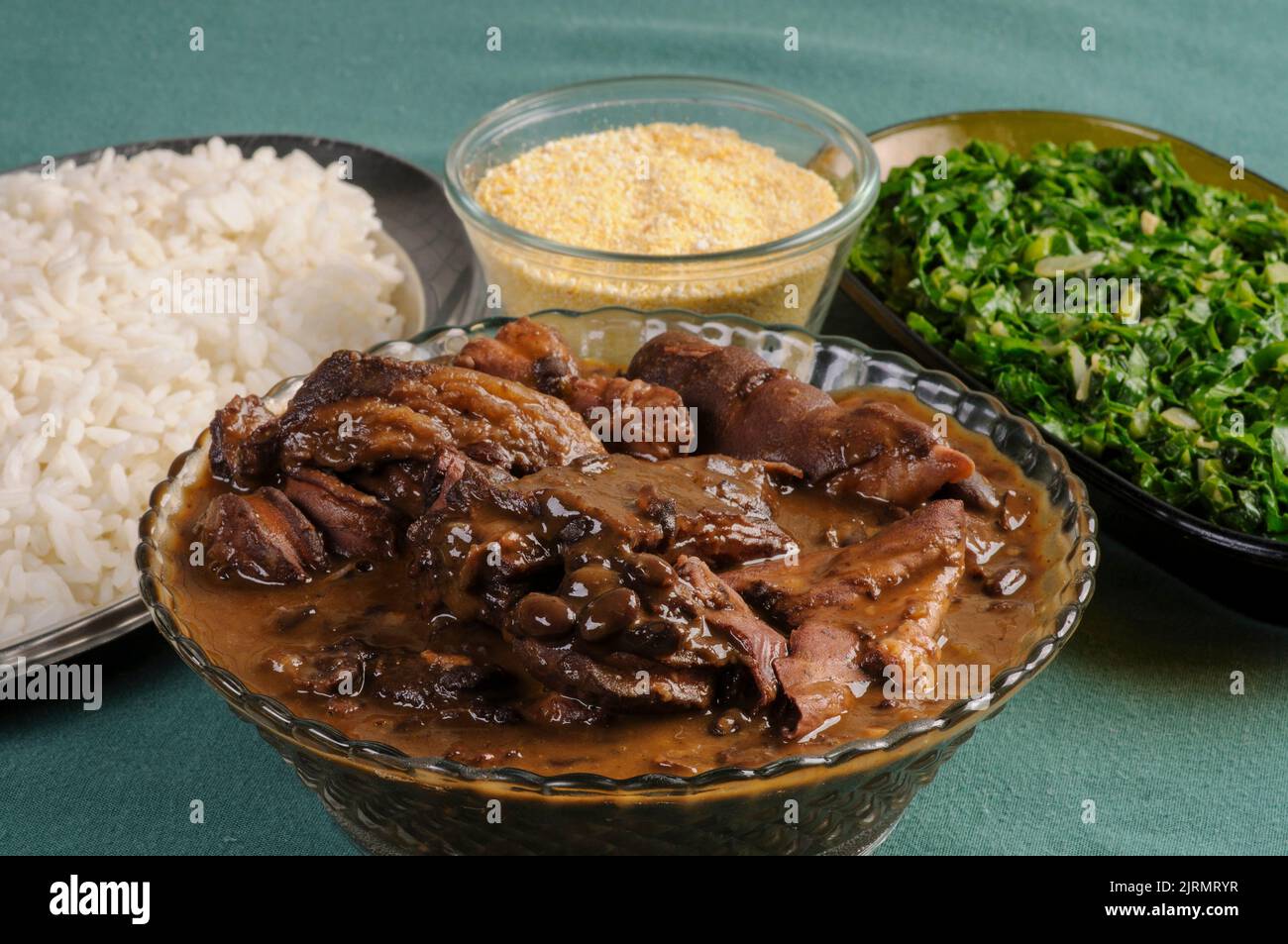 Feijoada, un piatto brasiliano popolare fatto con fagioli neri e maiale. Foto Stock