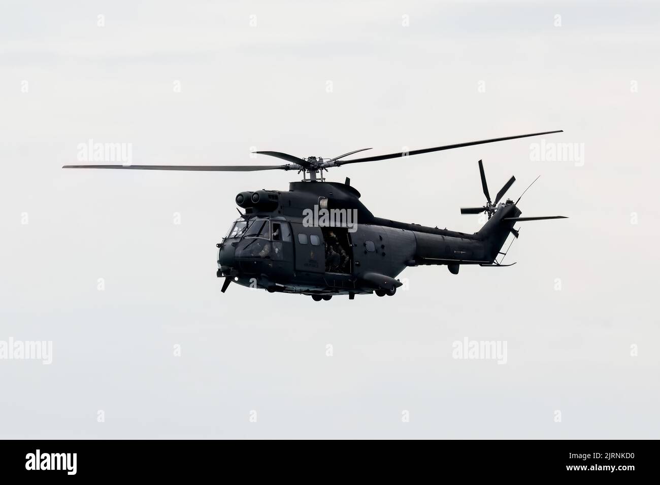 Eastbourne, East Sussex, Regno Unito. Con il RAF Puma all'annuale Eastbourne Airshow visto dalla spiaggia di Eastbourne. 21st agosto 2022. Credit David Smith/Alamy Live News Foto Stock