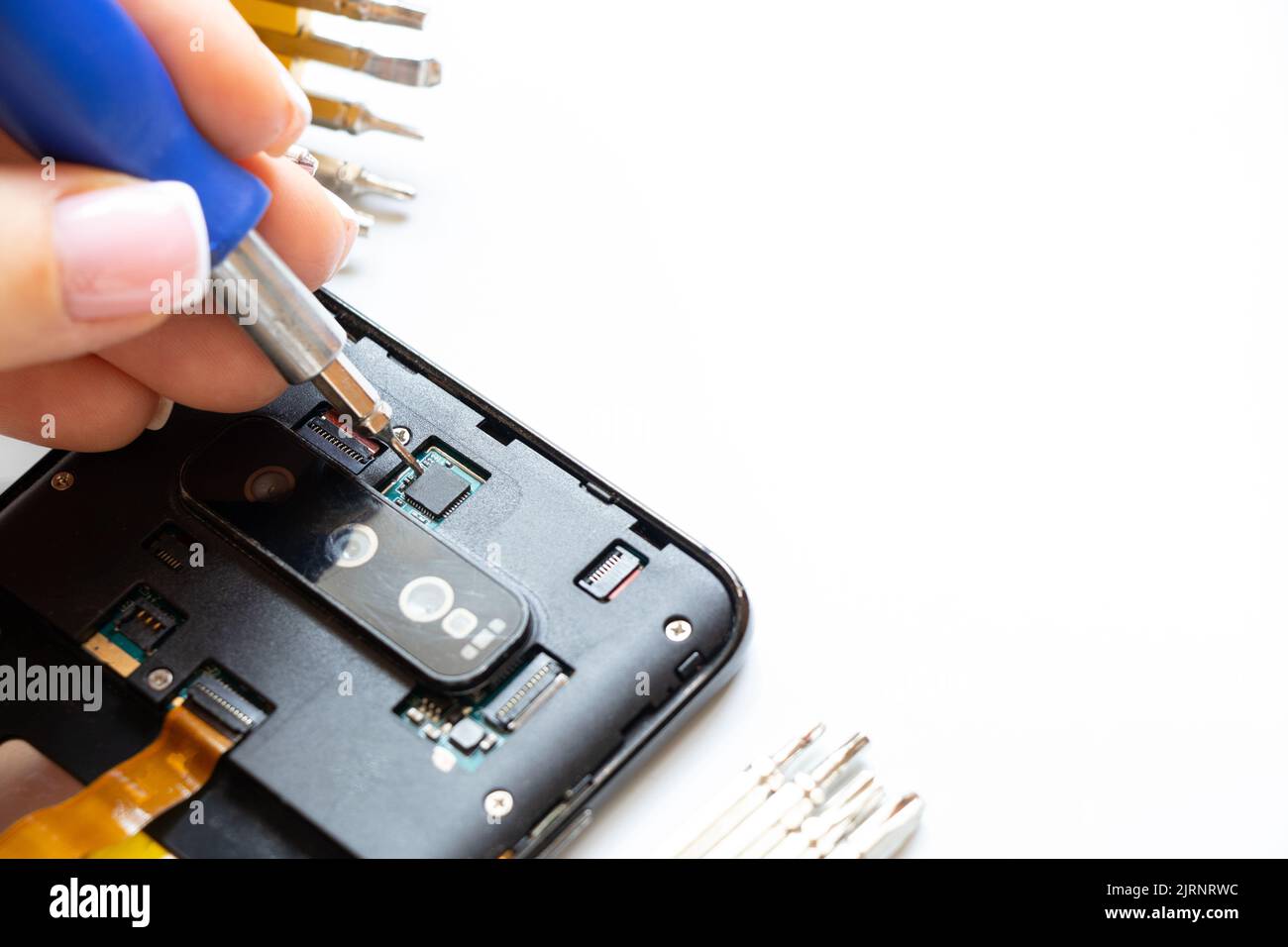 Smontaggio telefono cellulare, riparazione e manutenzione telefono, assistenza Foto Stock