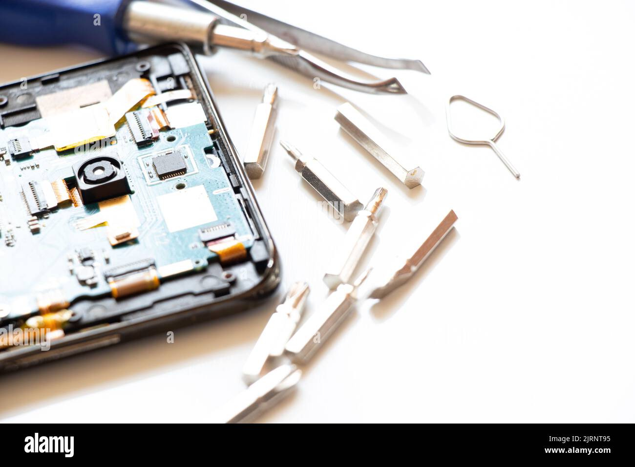 Smontaggio telefono cellulare, riparazione e manutenzione telefono, assistenza Foto Stock