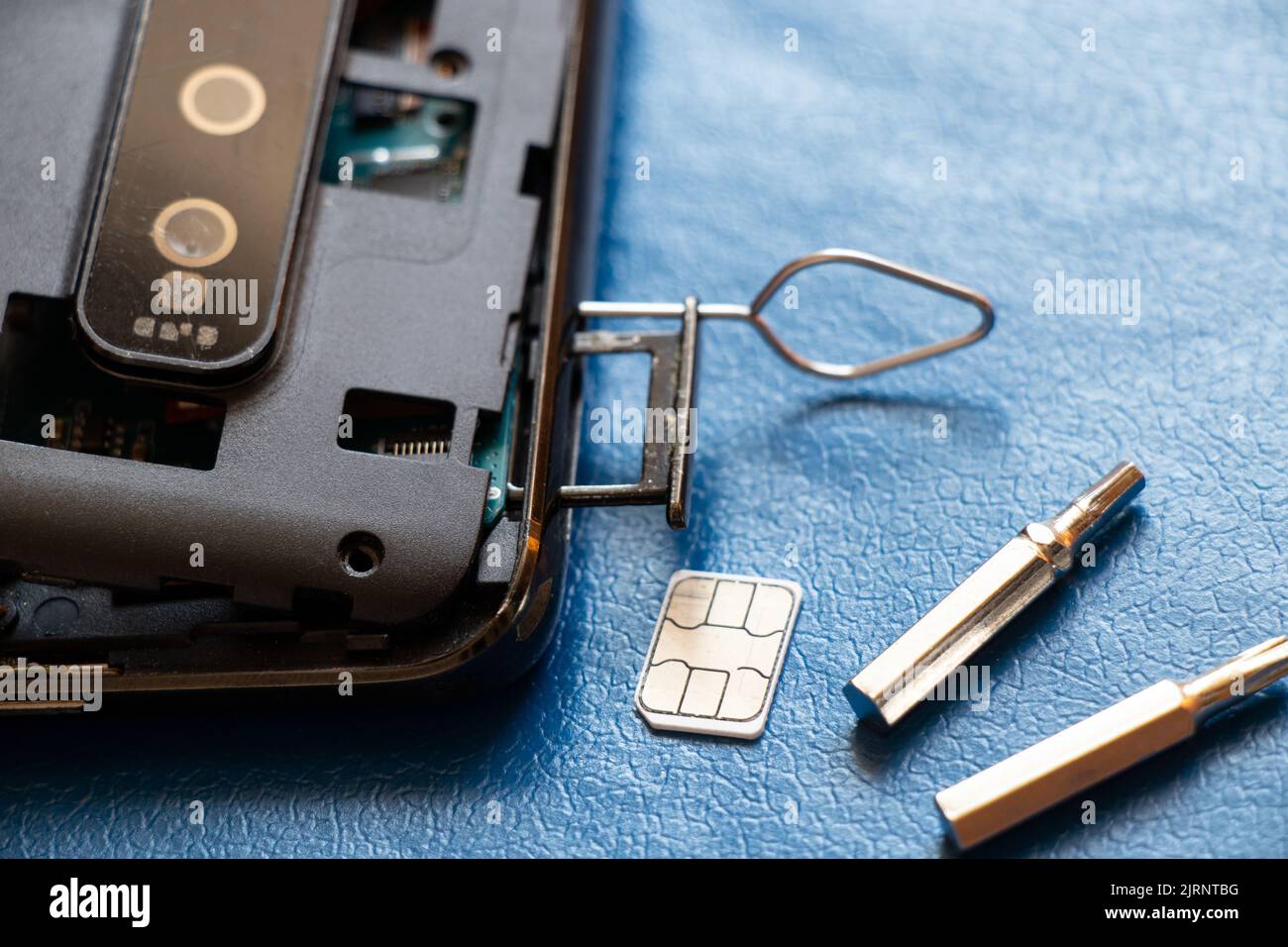 Smontaggio telefono cellulare, riparazione e manutenzione telefono, assistenza Foto Stock