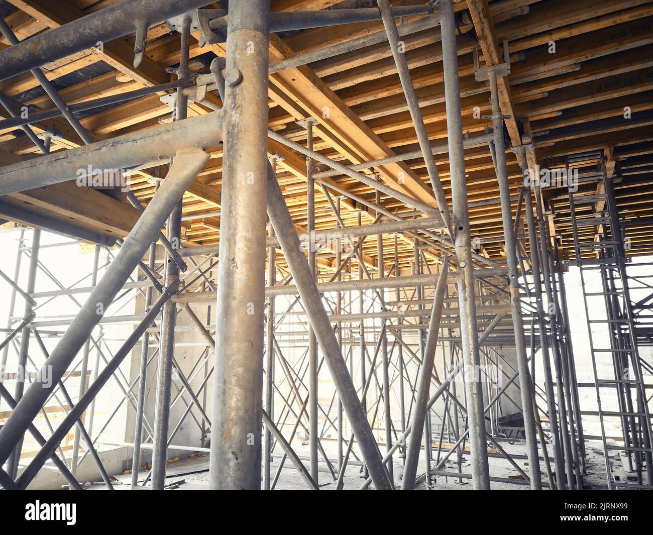 Ponteggi metallici supporta casseforme di solaio Foto Stock