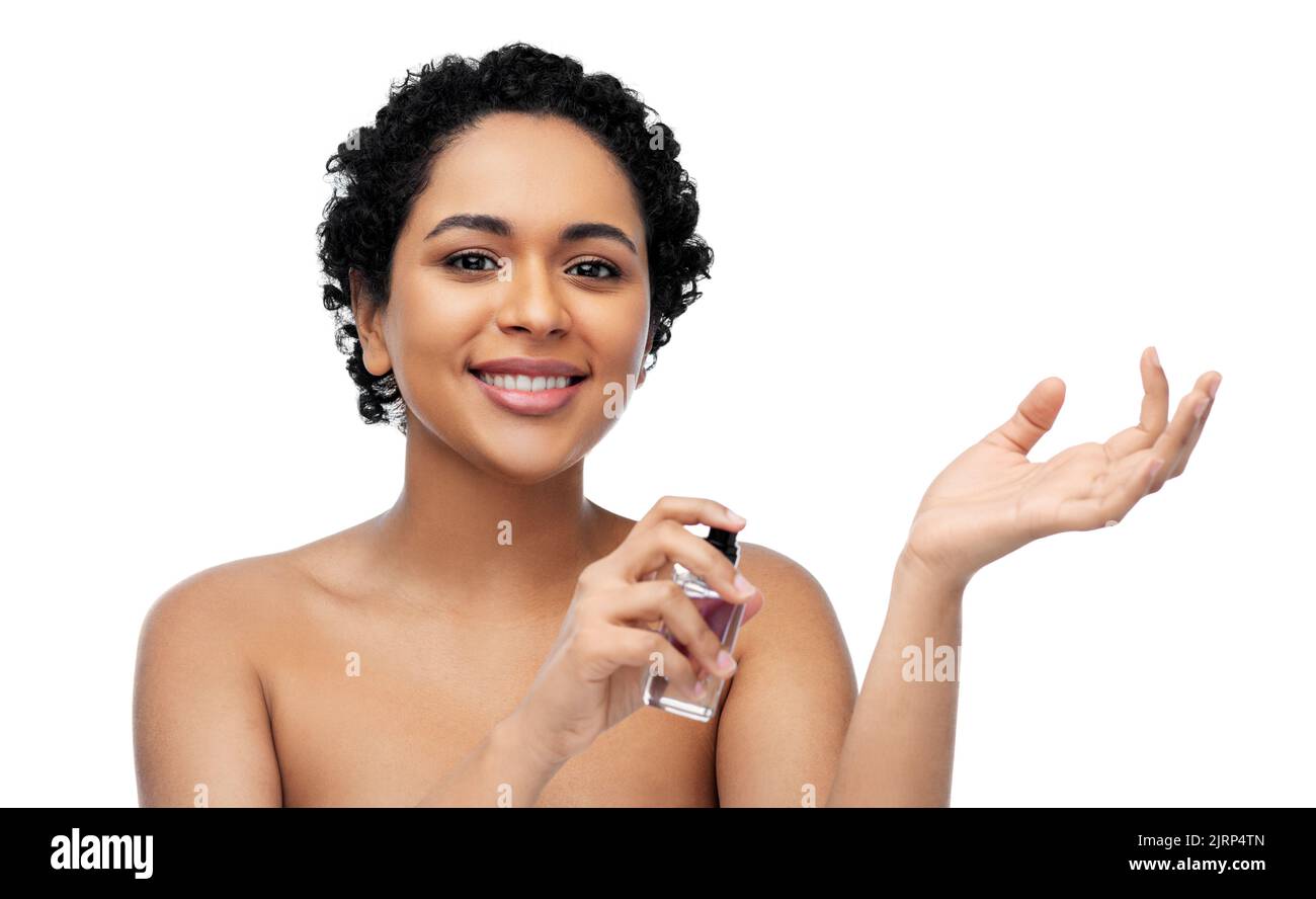 giovane afroamericana con profumo Foto Stock