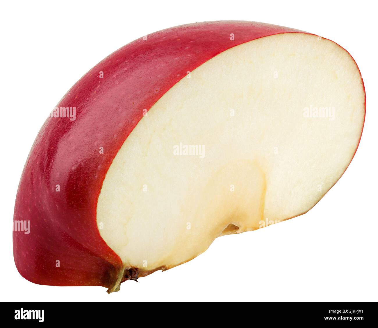 Fetta di mela rossa isolata su sfondo bianco, tracciato di ritaglio, profondità di campo completa Foto Stock