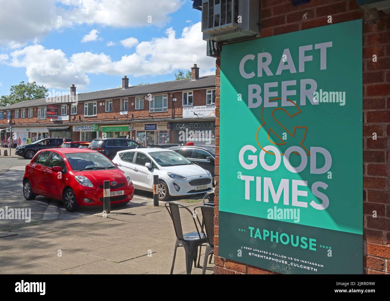 Taphouse Craft Beer, Lodge Drive, Culcheth, Warrington, Cheshire, Inghilterra, Regno Unito Foto Stock