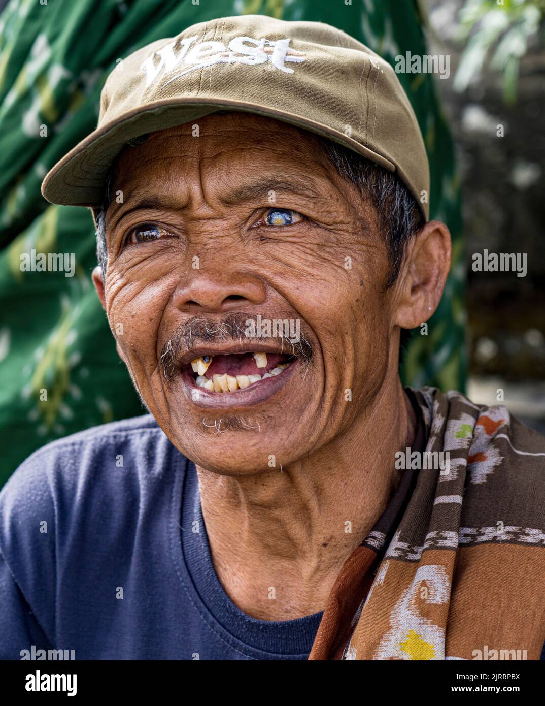 Uomo ritratto sorridente maschio senza denti immagini e fotografie stock ad  alta risoluzione - Alamy