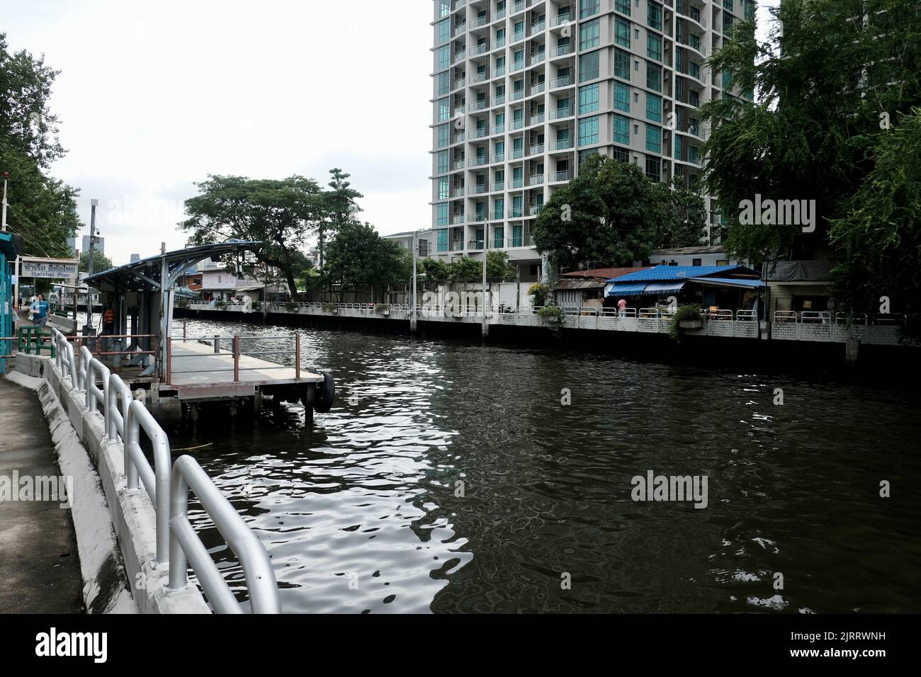 Khlong Saen Saep Ital Thai Pier Bang Kapi, Huai Khwang, Bangkok Thailandia Foto Stock