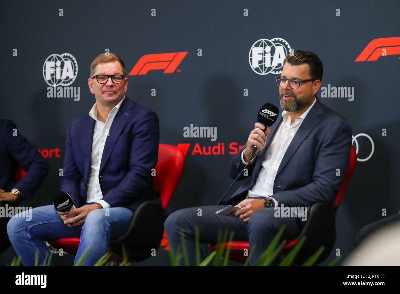 Spa, Belgio. 26th ago, 2022. Circuito National de Francorchamps, Francorchamps - SPA, Belgio, 26 agosto 2022, Markus Duesmann, CEO di AUDI AG - Oliver Hoffmann, AUDI responsabile sviluppo tecnico durante LA FORMULA 1 ROLEX GRAN PREMIO DEL BELGIO 2022 PROVE LIBERE - Campionato Formula 1 Credit: Live Media Publishing Group/Alamy Live News Foto Stock