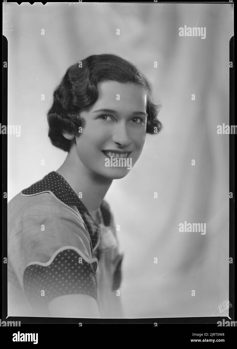 Miss J Webb, 1936, Wellington, di Spencer Digby Studios. Spencer Digby / Ronald D Woolf Collection. Regalo di Ronald Woolf, 1975. Foto Stock