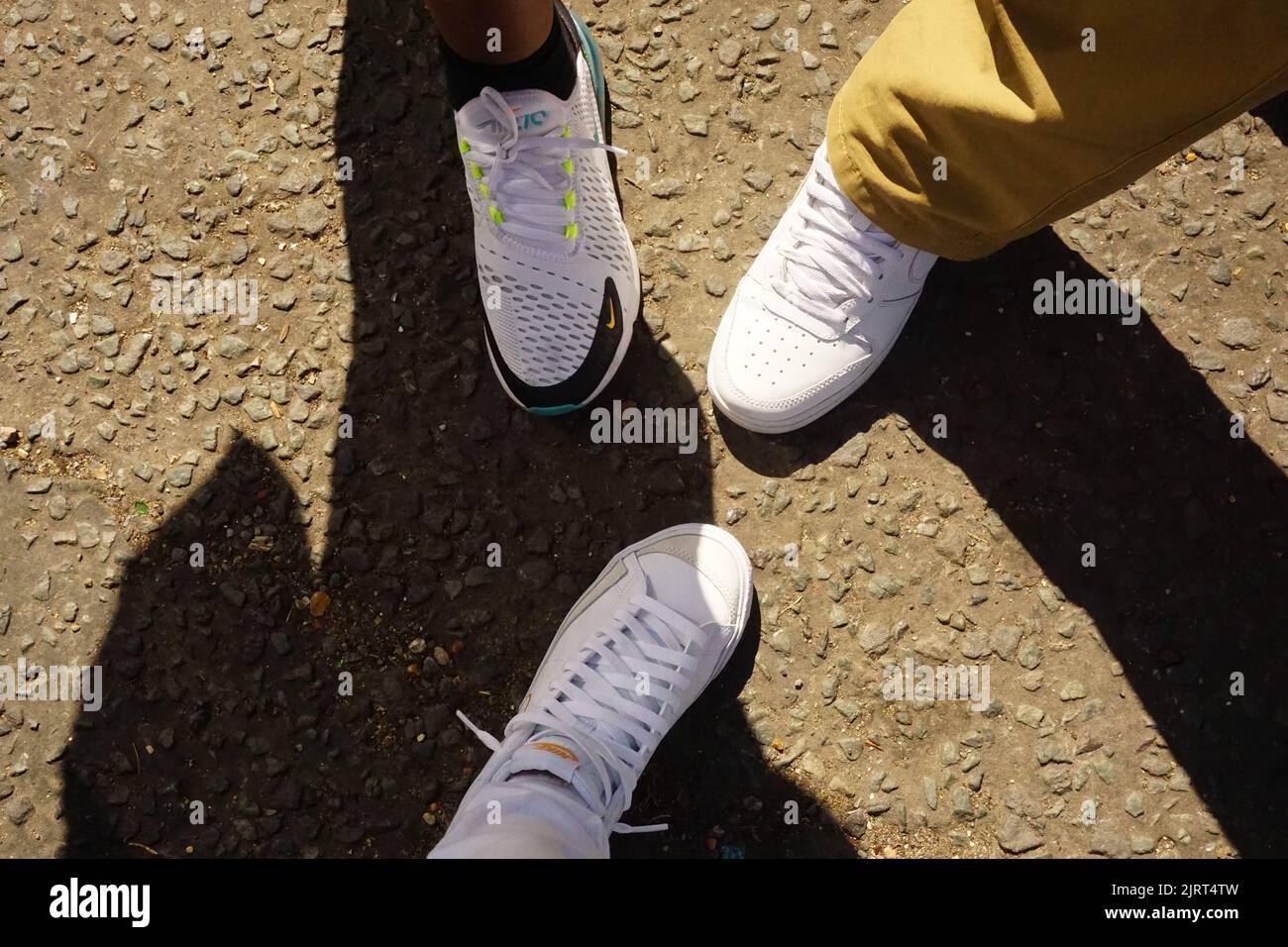 Scarpe sportive bianche da ginnastica Foto Stock