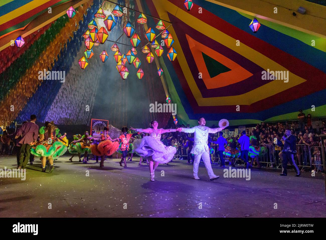 Ballo quadrato che si esibisce alla festa di San Giovanni, durante la celebrazione di giugno. Campina Grande, Paraiba, Brasile il 11 giugno 2022. Foto Stock