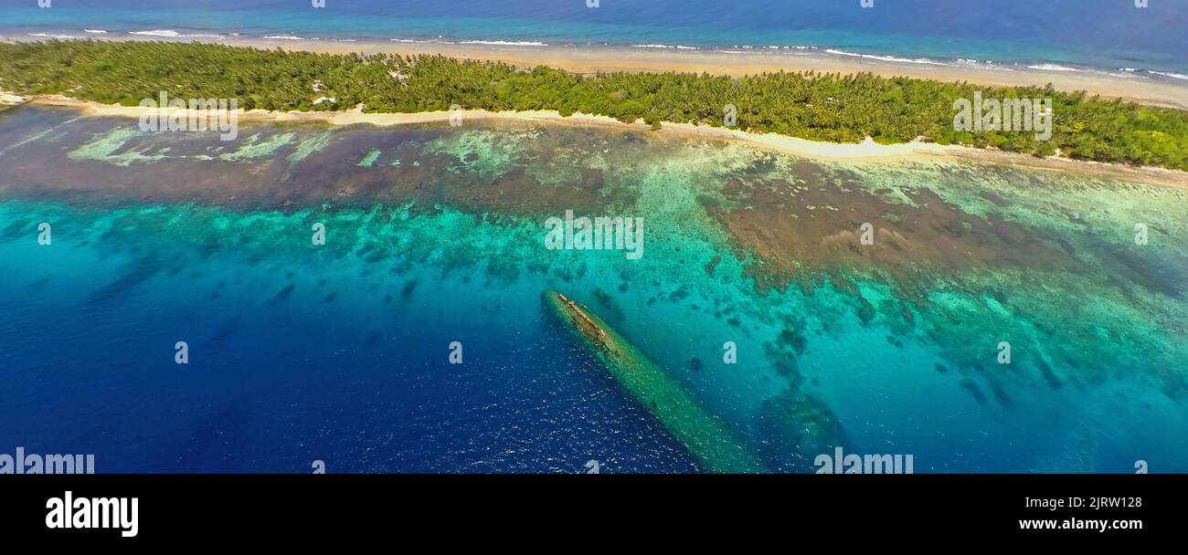 Veduta aerea del relitto Prinz Eugen, un incrociatore pesante tedesco, affondato al 22nd dicembre 1946, Atollo di Kwajalein, Isole Marshall Foto Stock